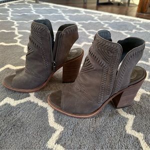 Vince Camuto Karinta Block Heel Bootie, size 8.5, greystone color